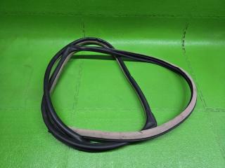 Уплотнитель крыла левый задний TOYOTA LAND CRUISER HDJ101 1HD-FTE 62332-60020-A0 2 ракурс
