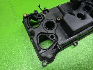 Клапанная крышка NISSAN NOTE E13 HR12-DE 13264-5WK0A 2 ракурс Клапанная крышка NISSAN NOTE E13 HR12-DE 13264-5WK0A 2 ракурс