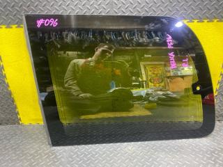 Запчасть стекло собачника заднее левое MITSUBISHI DELICA