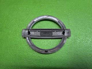 Эмблема NISSAN NOTE E13 HR12-DE 62890 6XJ0A 4 ракурс