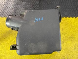 Корпус воздушного фильтра TOYOTA LAND CRUISER URJ202 1UR-FE 17700-50350 2 ракурс