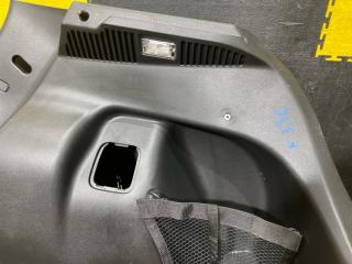 Обшивка багажника правая задняя NISSAN LEAF ZE1 EM57 84950 5SK0B 3 ракурс Обшивка багажника правая задняя NISSAN LEAF ZE1 EM57 84950 5SK0B 3 ракурс