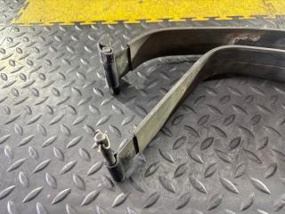 Крепление бака TOYOTA LAND CRUISER URJ202 1UR-FE 77601-60310 77602-60110 2 ракурс