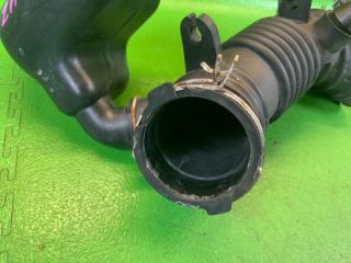 Патрубок воздушного фильтра TOYOTA VELLFIRE ANH25 2AZ-FE 17881-28270, 17894-28140, 17893-28080 3 ракурс Патрубок воздушного фильтра TOYOTA VELLFIRE ANH25 2AZ-FE 17881-28270, 17894-28140, 17893-28080 3 ракурс