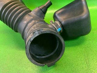 Патрубок воздушного фильтра TOYOTA VELLFIRE ANH25 2AZ-FE 17881-28270, 17894-28140, 17893-28080 5 ракурс Патрубок воздушного фильтра TOYOTA VELLFIRE ANH25 2AZ-FE 17881-28270, 17894-28140, 17893-28080 5 ракурс