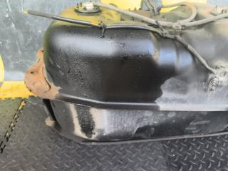 Топливный бак MITSUBISHI CHALLENGER K97 4M40 MR135506 5 ракурс Топливный бак MITSUBISHI CHALLENGER K97 4M40 MR135506 5 ракурс