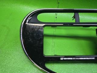 Консоль магнитофона TOYOTA AQUA NHP10 1NZ-FXE 55412-52530 2 ракурс