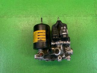 Запчасть блок abs TOYOTA PRIUS 2015