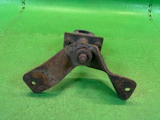 Крепление стабилизатора левое переднее TOYOTA GRANVIA KCH16 1KZ-TE 48823-26140 48819-26020 4 ракурс