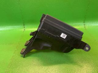 Блок предохранителей TOYOTA HARRIER ZSU60 3ZR-FAE 82662-48340 3 ракурс Блок предохранителей TOYOTA HARRIER ZSU60 3ZR-FAE 82662-48340 3 ракурс