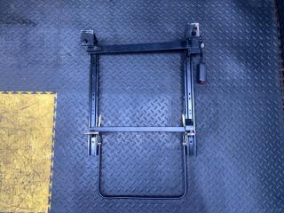 Запчасть крепление сиденья левое NISSAN TERRANO 1997