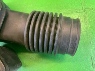 Патрубок воздушного фильтра TOYOTA ALTEZZA JCE10 2JZ-GE 17860-46160 3 ракурс