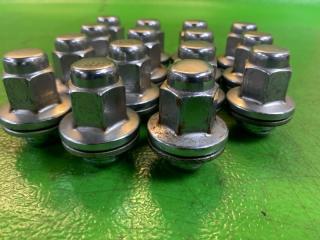 Гайка на колесо TOYOTA LAND CRUISER UZJ100 2UZ-FE 90942-01101 1 ракурс