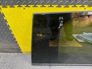 Стекло собачника правое заднее TOYOTA VOXY ZWR80 2ZR-FXE 62710-28560 2 ракурс
