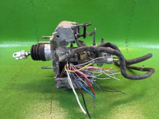 Главный тормозной цилиндр TOYOTA VOXY ZWR80 2ZR-FXE 4705028010, 47210-28070 3 ракурс