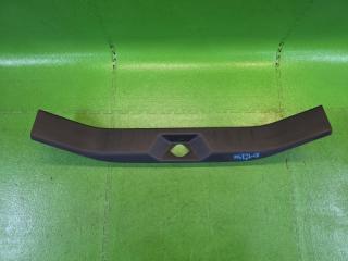Накладка замка багажника задняя DAIHATSU THOR M900S 1KR-FE 64716-B1080 1 ракурс