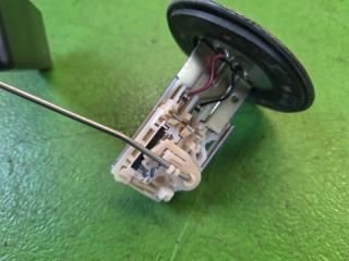 Датчик уровня топлива TOYOTA VOXY ZWR80 2ZR-FXE 8332080520 3 ракурс