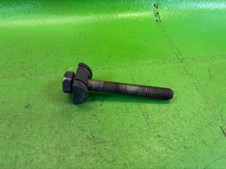 Крепление торсиона TOYOTA LAND CRUISER UZJ100 2UZ-FE 9010118010 1 ракурс