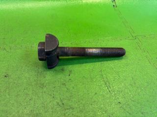 Крепление торсиона TOYOTA LAND CRUISER UZJ100 2UZ-FE 9010118010 4 ракурс