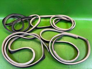 Уплотнительная резинка дверей TOYOTA LAND CRUISER UZJ100 2UZ-FE 6233160020A0,6233260020A0,6231160080A0,6231260080A0 1 ракурс