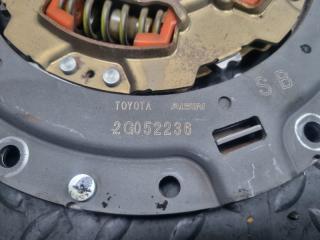 Диск сцепления TOYOTA PRIUS ZVW30 2ZR-FXE 31270-47040 2 ракурс
