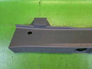 Накладка замка багажника задняя DAIHATSU YRV M211G K3-VE 64716-97401, 64716-97402 3 ракурс