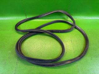 Уплотнительная резинка двери багажника NISSAN SERENA 2012