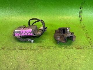 Замок 5-й двери TOYOTA TOWN ACE CR31 3C-T 69350-28030, 69430-28020 1 ракурс Замок 5-й двери TOYOTA TOWN ACE CR31 3C-T 69350-28030, 69430-28020 1 ракурс