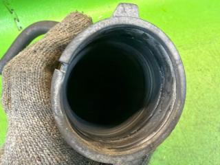 Патрубок воздушного фильтра TOYOTA YARIS MXPA10 M15A-FKS 17880-15090, 17881-15210 5 ракурс Патрубок воздушного фильтра TOYOTA YARIS MXPA10 M15A-FKS 17880-15090, 17881-15210 5 ракурс