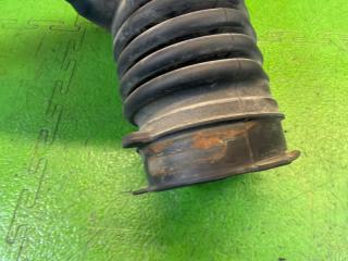 Патрубок воздушного фильтра TOYOTA VOXY ZWR80 2ZR-FXE 17881-37320 2 ракурс