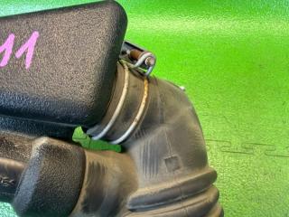 Патрубок воздушного фильтра TOYOTA VOXY ZWR80 2ZR-FXE 17881-37320 3 ракурс