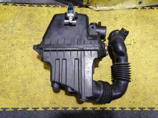 Корпус воздушного фильтра TOYOTA IST NCP65 1NZ-FE 17700-21050 1 ракурс Корпус воздушного фильтра TOYOTA IST NCP65 1NZ-FE 17700-21050 1 ракурс