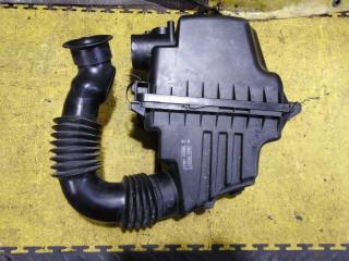 Корпус воздушного фильтра TOYOTA IST NCP65 1NZ-FE 17700-21050 3 ракурс Корпус воздушного фильтра TOYOTA IST NCP65 1NZ-FE 17700-21050 3 ракурс