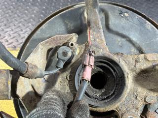 Ступица левая передняя ISUZU BIGHORN UBS73GW 4JX1 8971044650 8944077080, 8943754164 3 ракурс