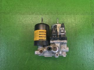 Запчасть блок abs TOYOTA PRIUS 2015