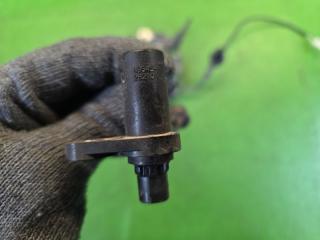 Датчик abs правый задний TOYOTA NOAH ZRR85 3ZR-FE 89545-28200, 89545-28210 3 ракурс