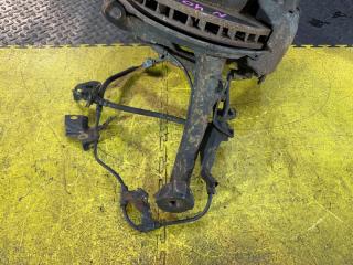 Ступица правая передняя TOYOTA LAND CRUISER UZJ100 2UZ-FE 43201-60020, 47730-60080 2 ракурс Ступица правая передняя TOYOTA LAND CRUISER UZJ100 2UZ-FE 43201-60020, 47730-60080 2 ракурс