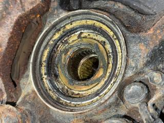 Ступица правая передняя TOYOTA LAND CRUISER UZJ100 2UZ-FE 43201-60020, 47730-60080 5 ракурс Ступица правая передняя TOYOTA LAND CRUISER UZJ100 2UZ-FE 43201-60020, 47730-60080 5 ракурс
