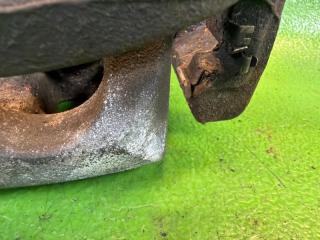 Суппорт левый передний MITSUBISHI PAJERO IO H66W 4G93 MR449851 5 ракурс Суппорт левый передний MITSUBISHI PAJERO IO H66W 4G93 MR449851 5 ракурс
