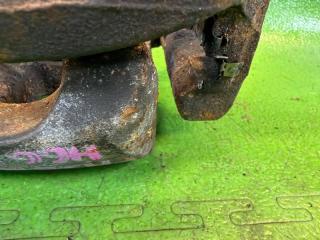 Суппорт правый передний MITSUBISHI PAJERO IO H66W 4G93 MR449852 5 ракурс Суппорт правый передний MITSUBISHI PAJERO IO H66W 4G93 MR449852 5 ракурс