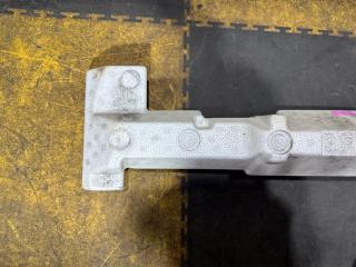 Пенопласт в бампер передний TOYOTA PRIUS ALPHA ZVW41 52611-47060 2 ракурс