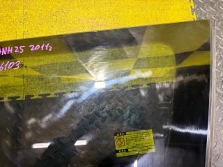 Стекло собачника правое заднее TOYOTA VELLFIRE ANH25 62710-58180 3 ракурс