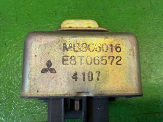Реле MITSUBISHI PAJERO V23W 6G72 MB906016, E8T06572 2 ракурс