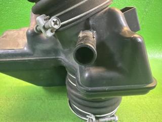 Патрубок воздушного фильтра LEXUS RX330 MCU33 3MZ-FE 17882-20161 17881-20130, 17893-20080 3 ракурс