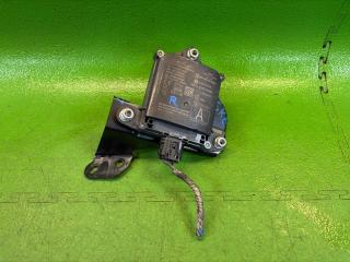 Датчик парковки правый TOYOTA ESQUIRE ZWR80 2ZR-FXE 87611-VC002, 10R-047527 1 ракурс
