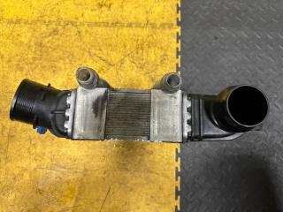 Интеркулер LAND ROVER DISCOVERY SPORT L550 204DTD LR095900 3 ракурс Интеркулер LAND ROVER DISCOVERY SPORT L550 204DTD LR095900 3 ракурс