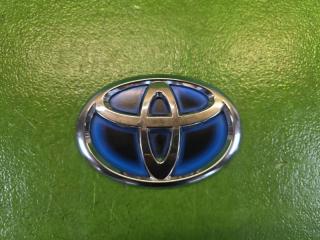 Эмблема задняя TOYOTA AQUA NHP10 1NZ-FXE 75403-48010 1 ракурс