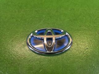 Эмблема задняя TOYOTA AQUA NHP10 1NZ-FXE 75403-48010 3 ракурс