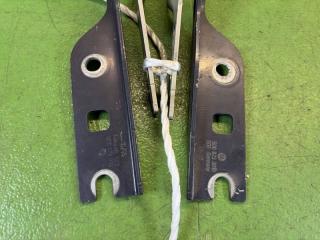 Петля капота VOLKSWAGEN GOLF AUCJSF CJSB 5G0823301B, 5G0823301B 5G0823302B 2 ракурс