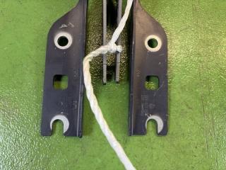 Петля капота VOLKSWAGEN GOLF AUCJZ CJZA 5G0823302B, 5G0823302B 5G0823301B 2 ракурс